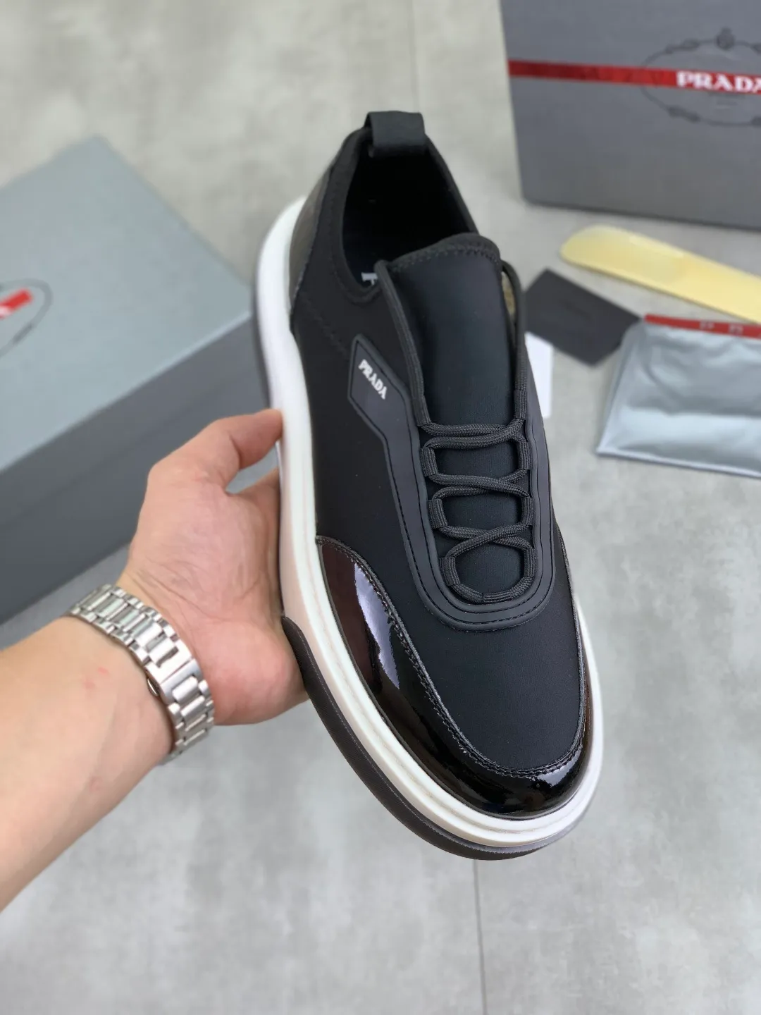 Men's men's shoes 💰P542💰 [New style] popular models are on the official website, 🆘 The trendy brand (Prada) mainly promotes popular models, avant-garde and versatile fashionable men's shoes private version mold opening, cowhide surface splicing 1:1.. Fashionable and simple, original imported cowhide lining cowhide feet; the atmosphere and personality are more fashionable, eye-catching and pursuing class. It will subvert the old idea and be a must-have for fashionistas with you! Must keep it! Tall and comfortable, large and low, high-end quality workmanship. Size: 38-44 3️⃣colors available.